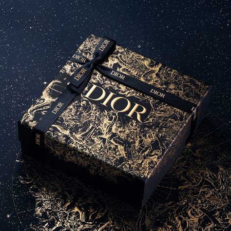 Dior gift box wrapping